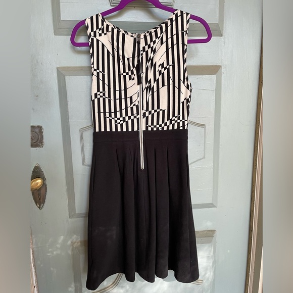 9 H1S Black & White Sleeveless Dress     Size 2 - Picture 10 of 13